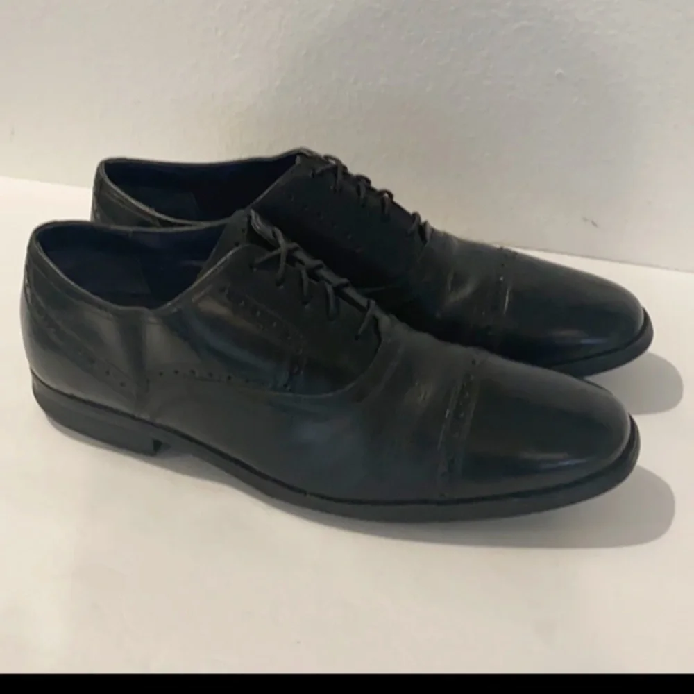 Authentic Cole Haan mens black leather derby shoes 11.5